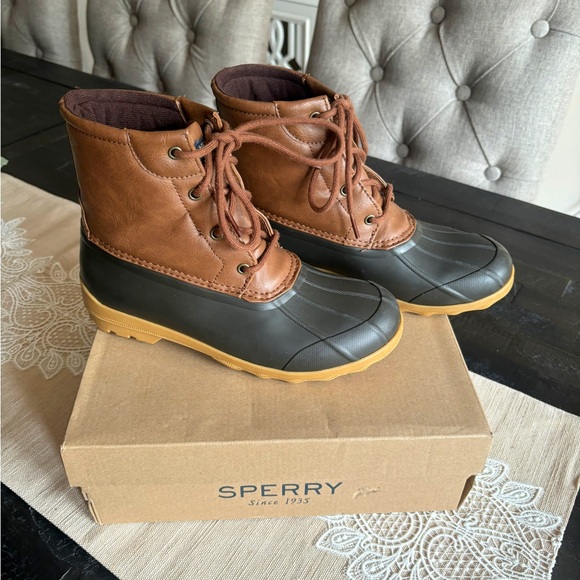 Boys Youth Size 5 Sperry Boots - Picture 2 of 5